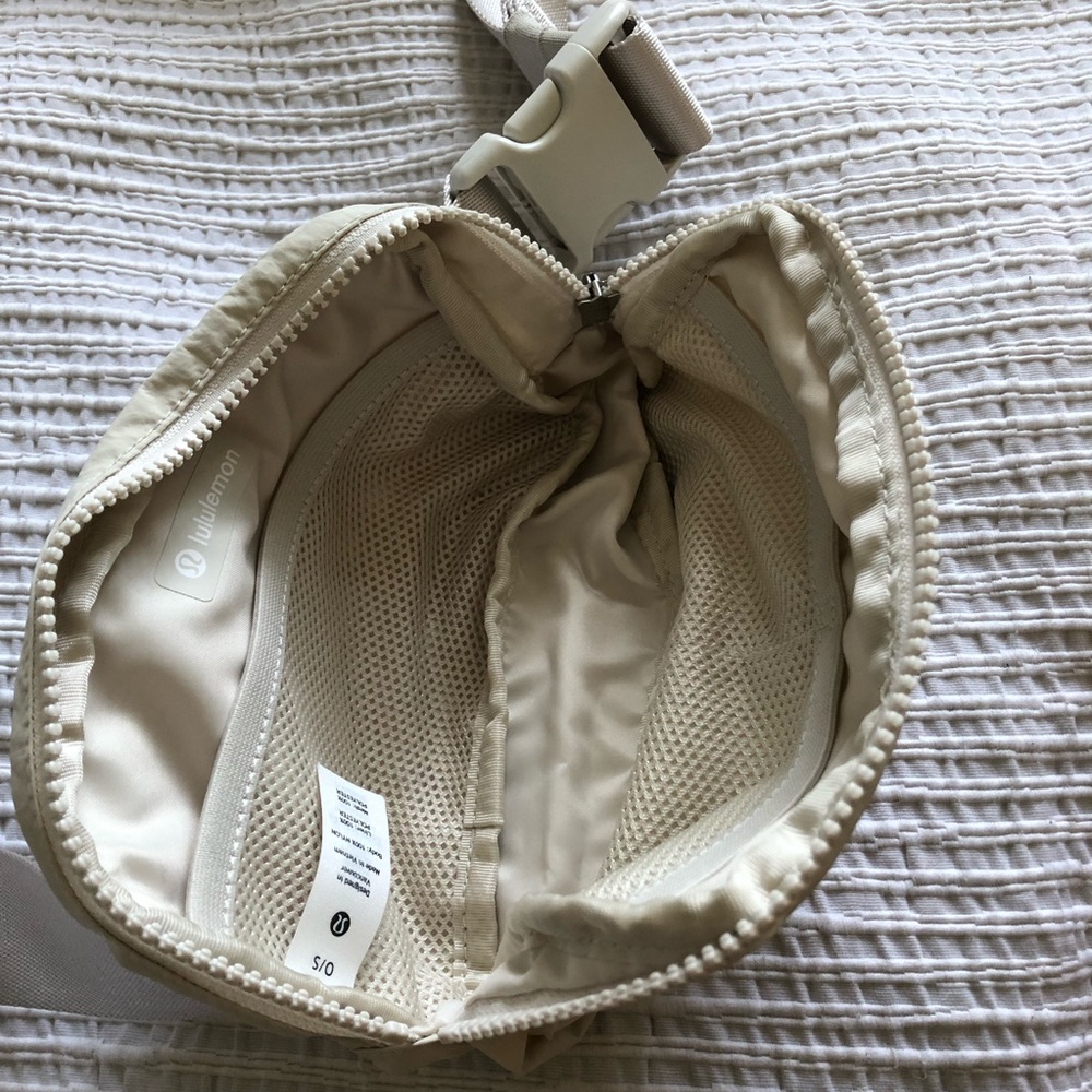 **SOLD** Lululemon Everywhere Belt Bag (White Opal) - Picture 6 of 9